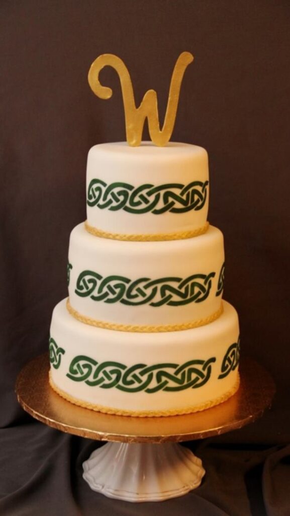 900 671162JazJ simple celtic themed wedding cake